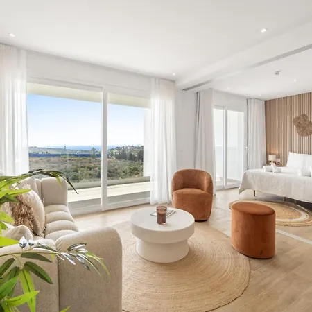 Alcazaba Lagoon Retreat For 4 Estepona